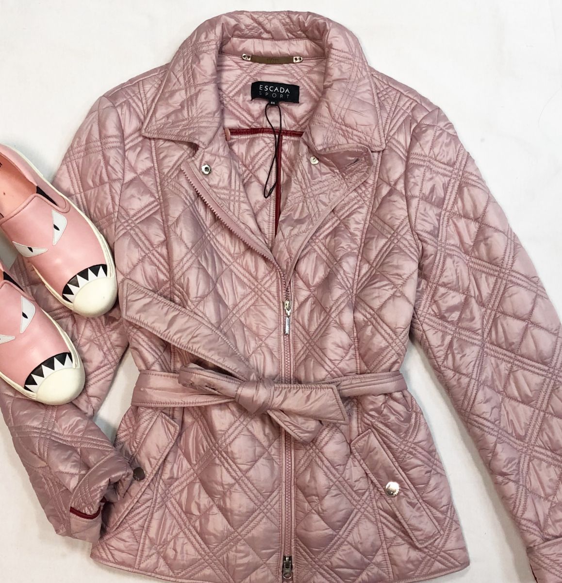 Куртка Escada Sport размер 44 цена 23 078 рубСлипоны Fendi размер 38 цена 15 385 руб