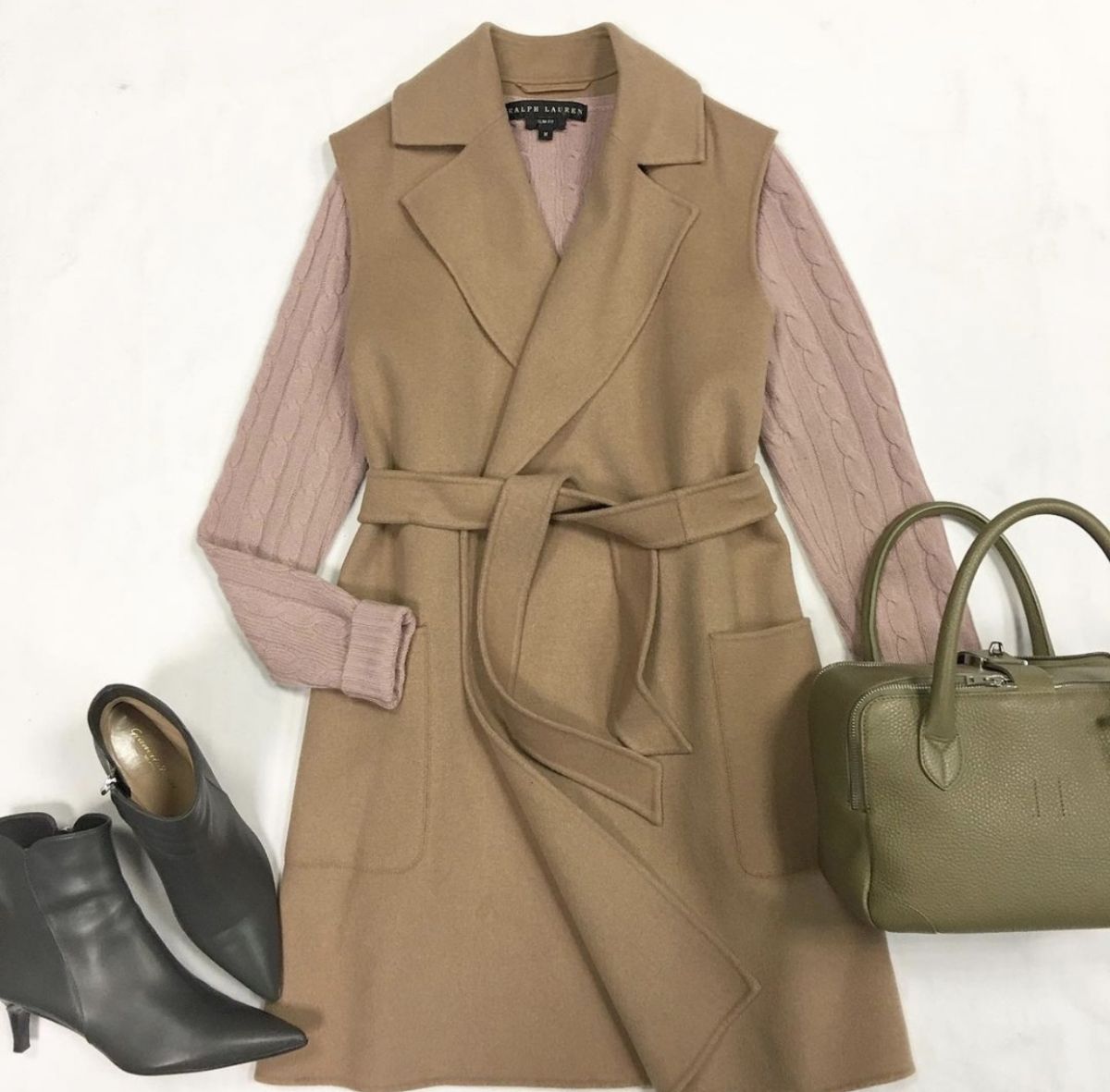 Жилет Max Mara размер 42 цена 10 770 руб Кофта размер М цена 7 693 руб Ботильоны Gianvitorossi  размер 39.5 цена 15 385 руб Сумка Golden Goose 