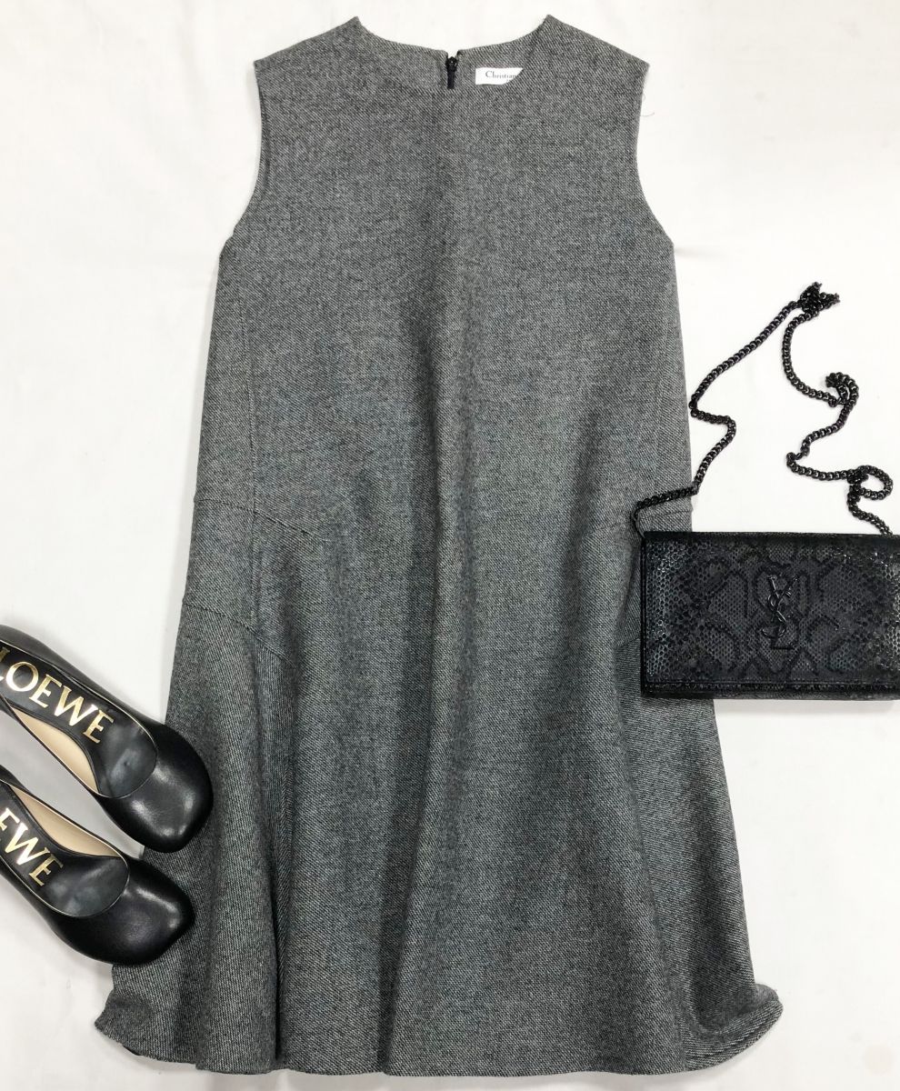 Платье Christian Dior размер 38 цена 86 103 руб
Туфли Loewe размер 37 цена 46 965 руб
Сумка Saint Laurent
