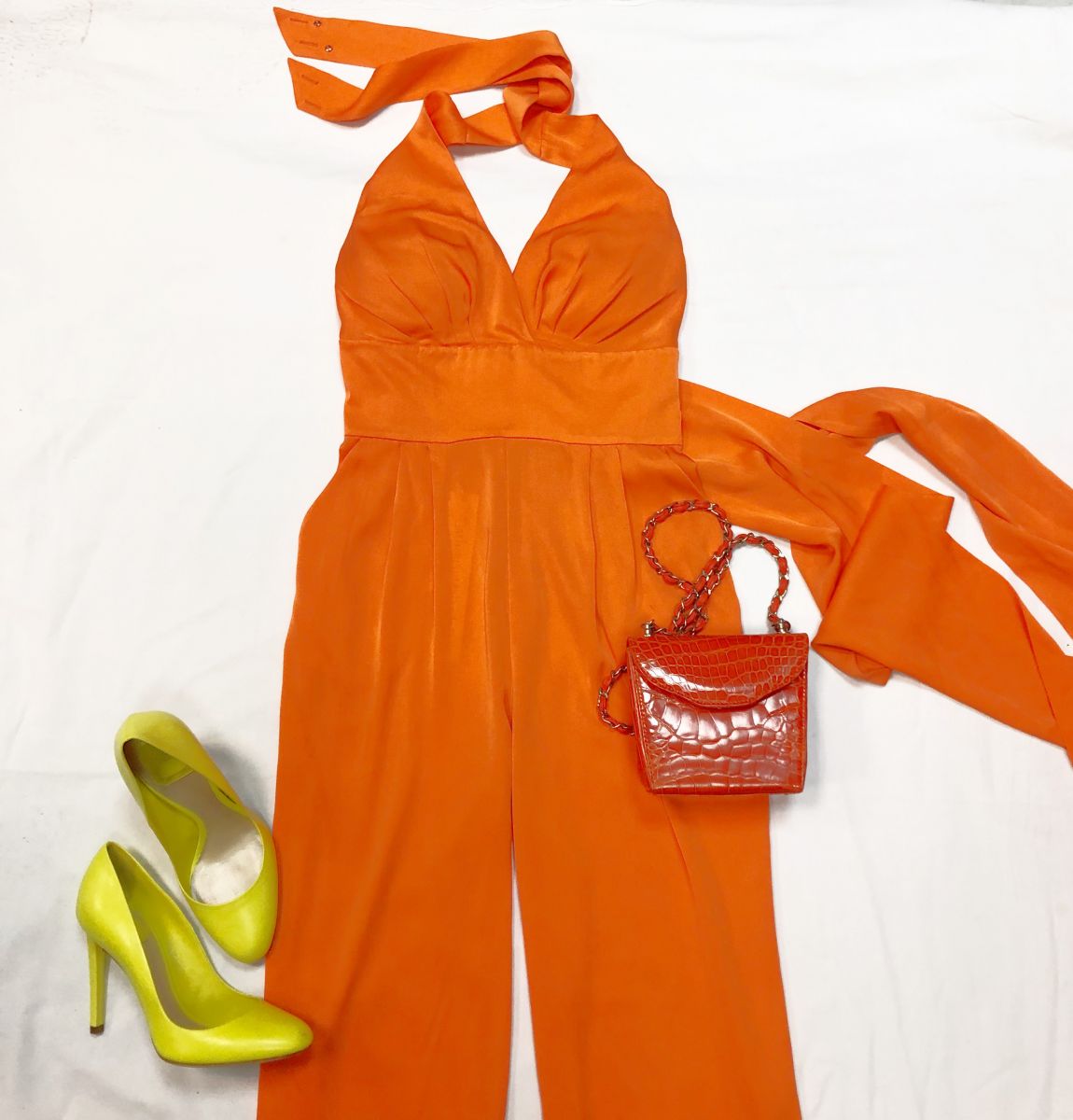 Комбинезон KATARINE MALANDRINO размер 4 цена 10 770 руб /с ценником/ 
Туфли CHRISTIAN DIOR размер 38 цена 15 385 руб