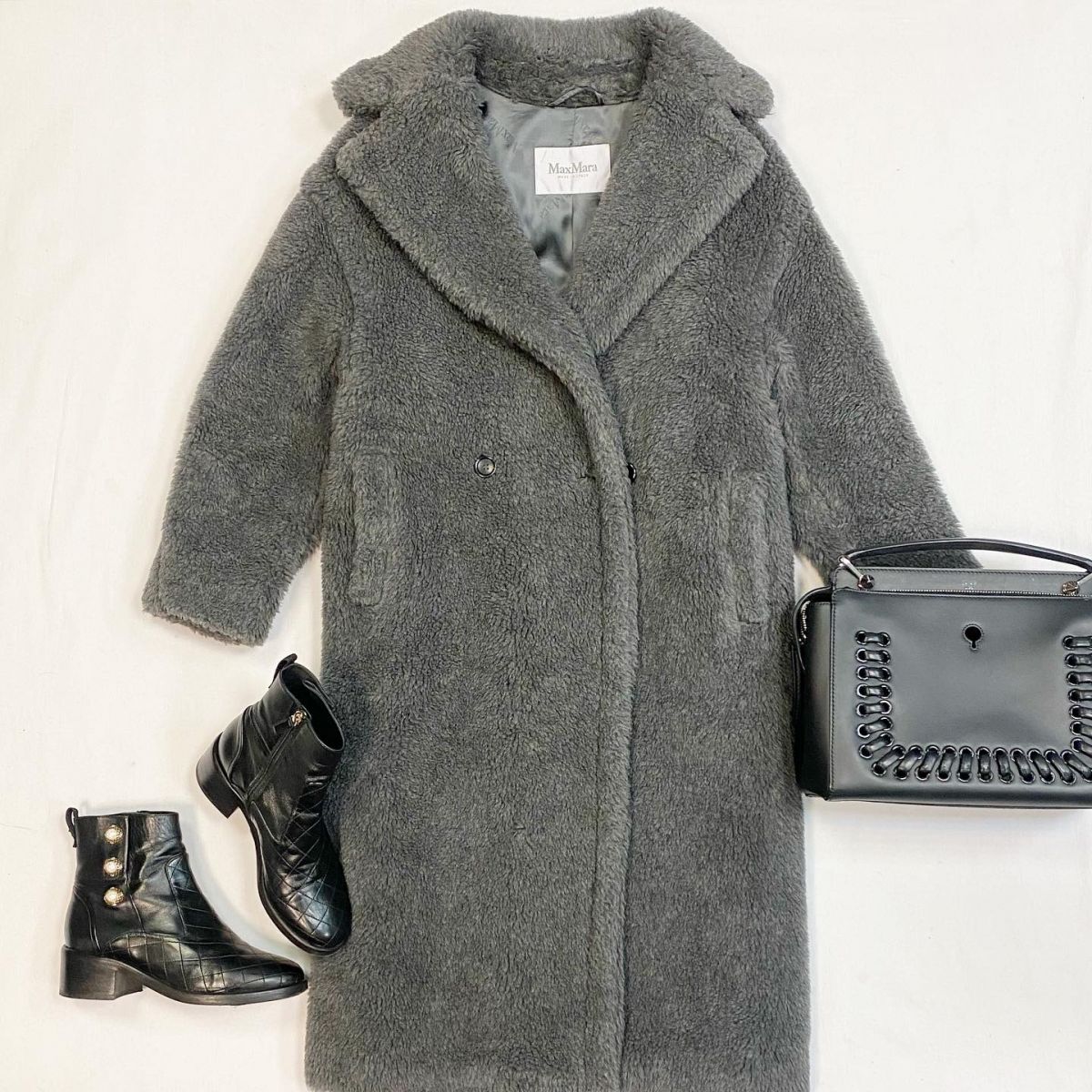 Шубка Max Mara размер S цена 61 540 рубБотинки Chanel размер 38 цена 26 155 рубСумка Fendi