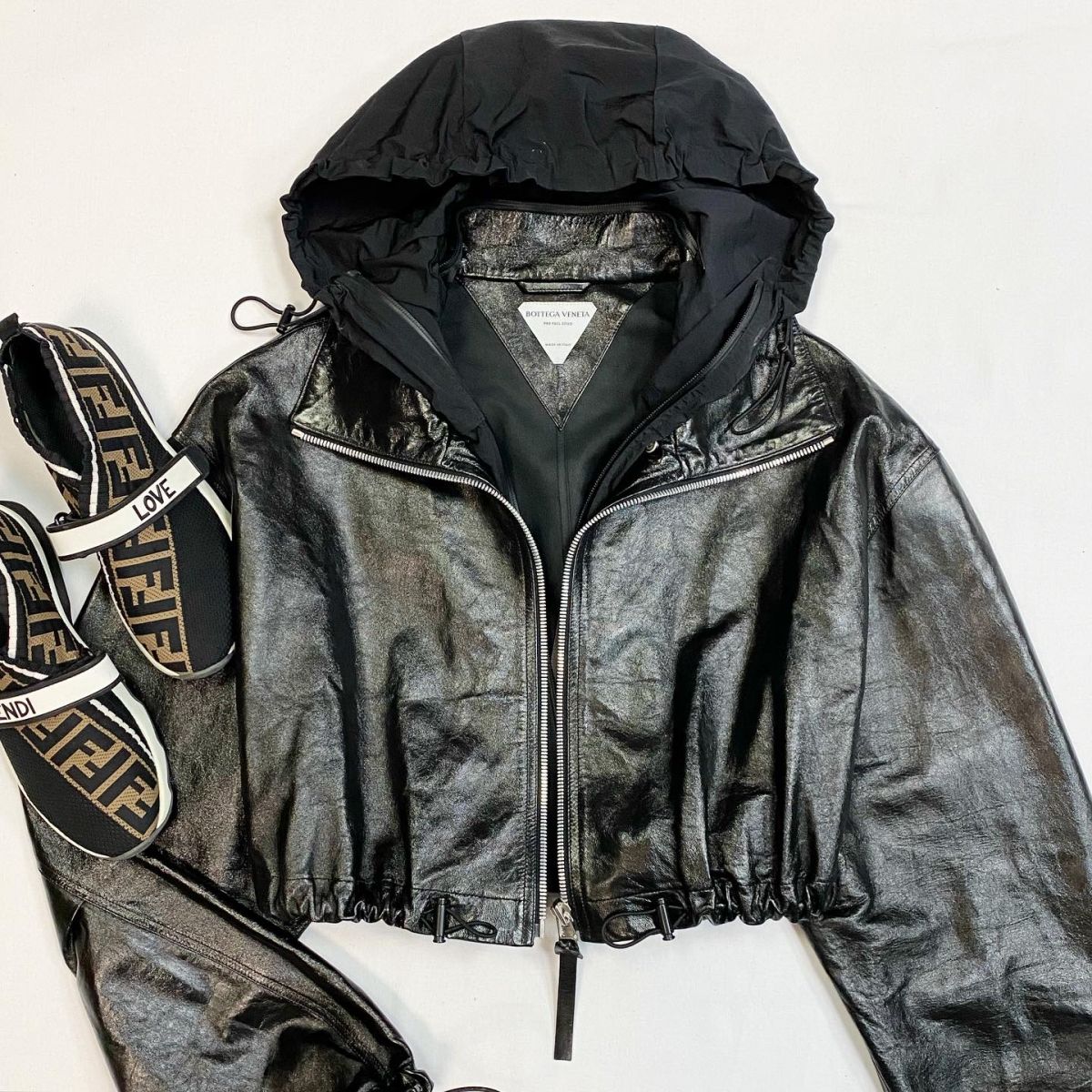 Куртка/трансформер / кожа Bottega Veneta размер L цена 92 310 рубКеды Fendi размер 39 цена 46 155 руб