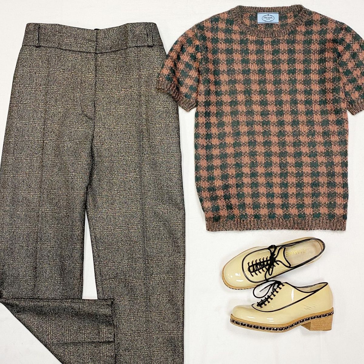 Брюки / люрекс Brunello Cucinelli размер 44 цена 23 078 руб Кофта Prada размер 40 цена 12 308 руб Ботинки Chanel размер 37 цена 15 385 руб