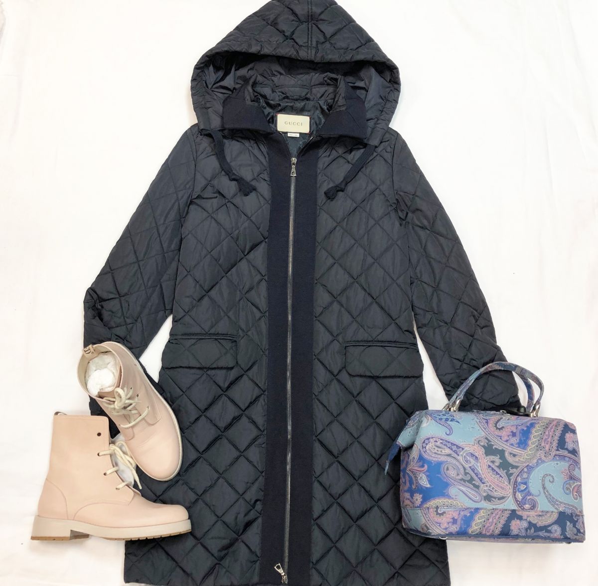 Пуховик GUCCI размер 40 цена 46 155 руб 
Ботинки RED VALENTINO размер 37 цена 18 462 руб 
Сумка ETRO
