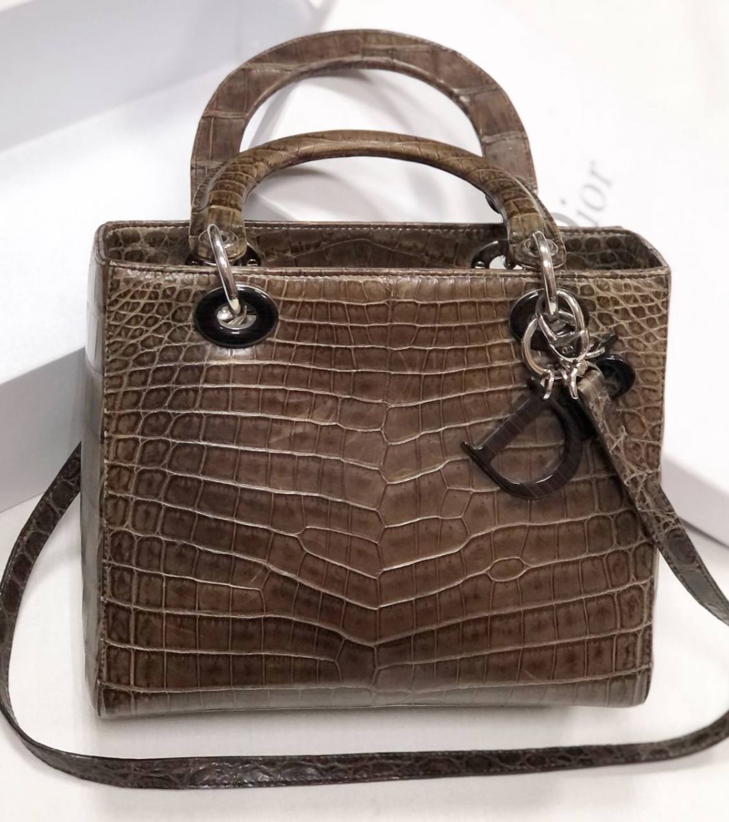Сумка / крокодил/ Christian Dior размер 24/20 цена 391 375 руб
