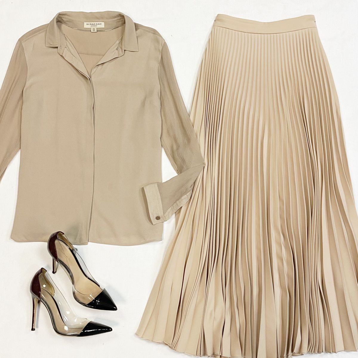 Блузка Burberry размер 44 цена 7 693 рубЮбка Sportmax размер 40 цена 9 231 рубТуфли Gianvito Rossi размер 39 цена 7 693 руб