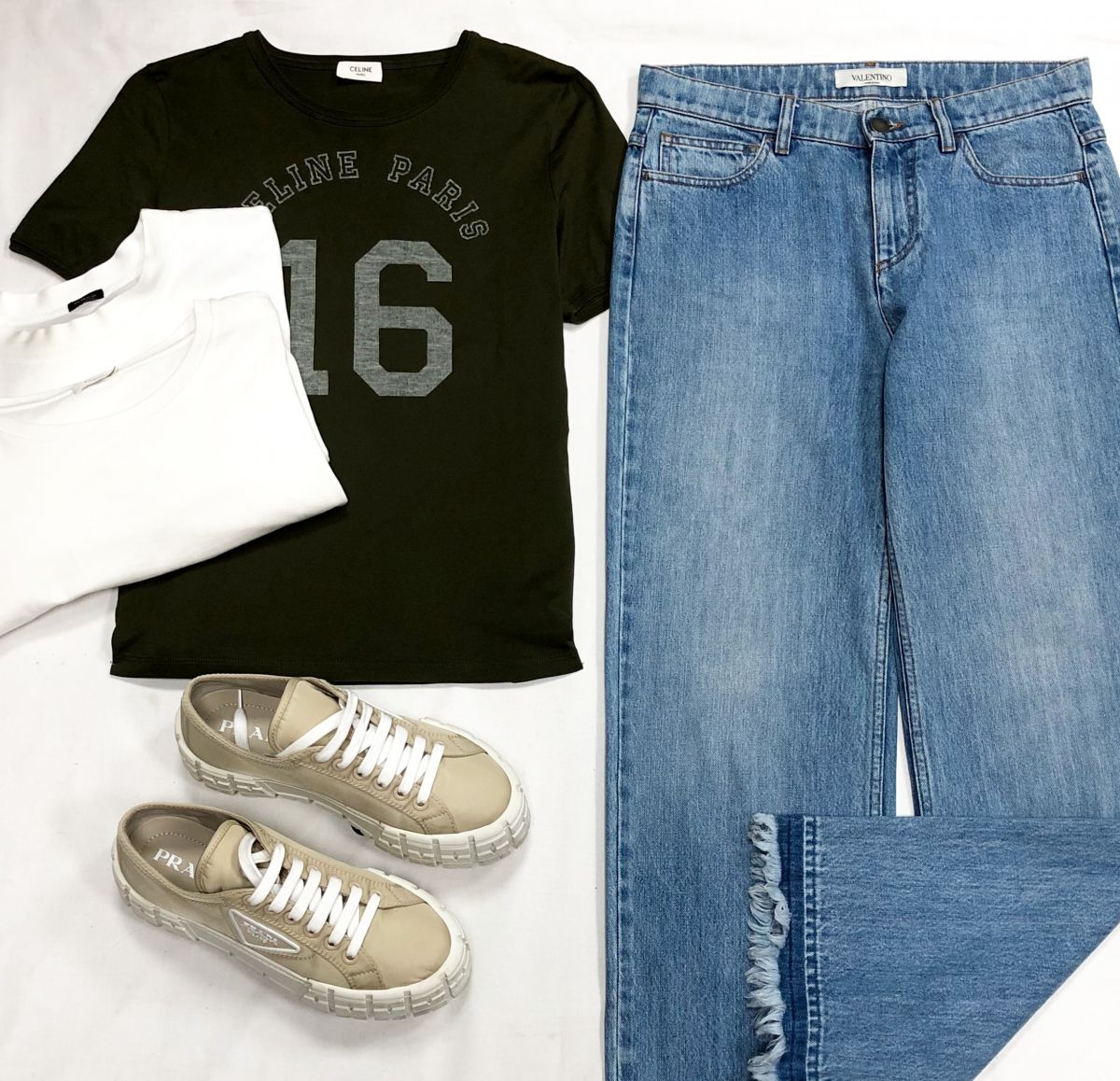 Футболки Celine размер M /L цена 7 828 руб
Футболка Kiton размер M цена 7 828 руб
Джинсы Valentino размер 26 цена 15 655 руб
Кеды Prada размер 40 цена 46 965 руб