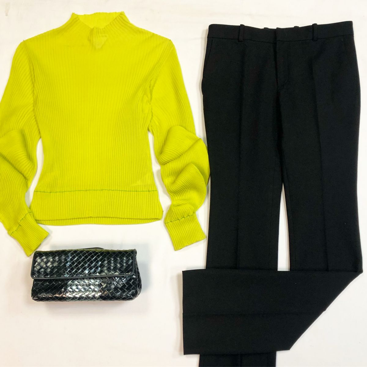 Кофта Bottega Veneta размер M цена 7 693 рубБрюки Joseph размер 38 цена 7 693 рубКлатч Bottega Veneta