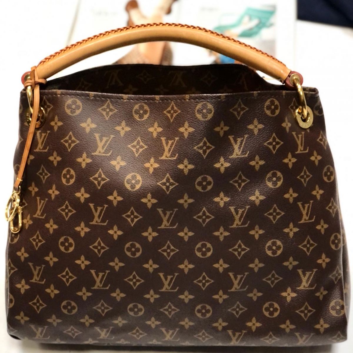 Сумка Louis Vuitton размер большой цена 76 925 руб 