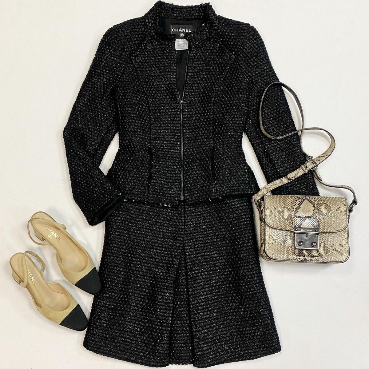 Костюм/люрекс/ пайетки/ Chanel размер 40 цена 38 463 рубТуфли Chanel размер 39.5 цена 61 549 рубСумка Miu Miu
