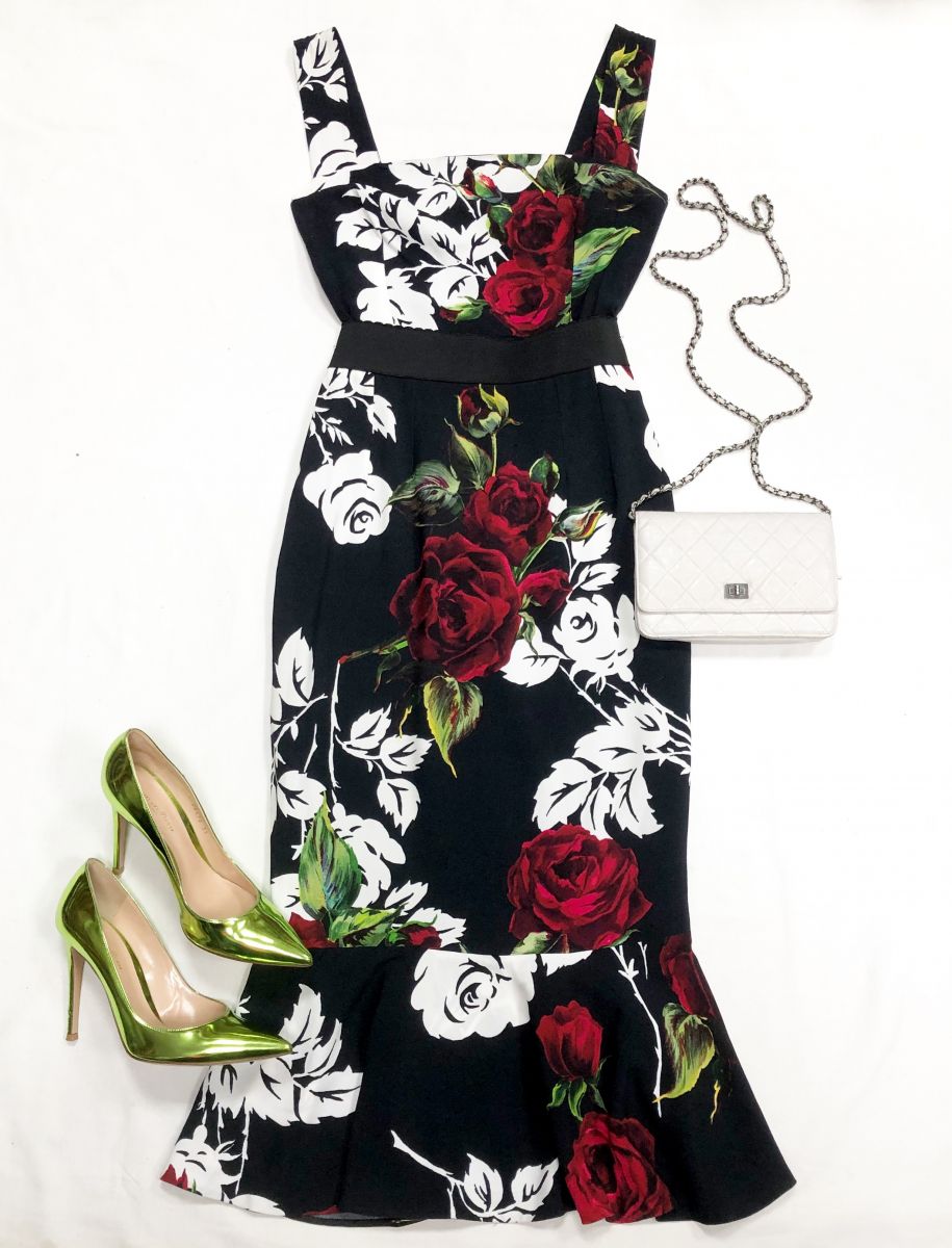 Платье Dolce Gabbana размер 40 цена 23 483 руб
Туфли Gianvito Rossi размер 39 цена 15 655 руб
Сумочка Chanel
