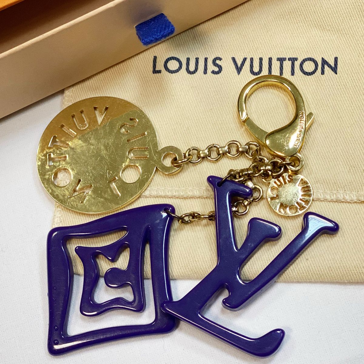 Брелок Louis Vuitton цена 12 308 руб 