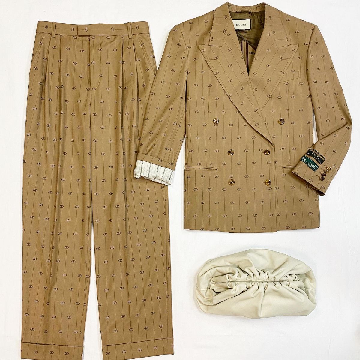 Костюм / жакет + брюки / Gucci размер 44 цена 123 847 руб / новый / Клатч Bottega Veneta