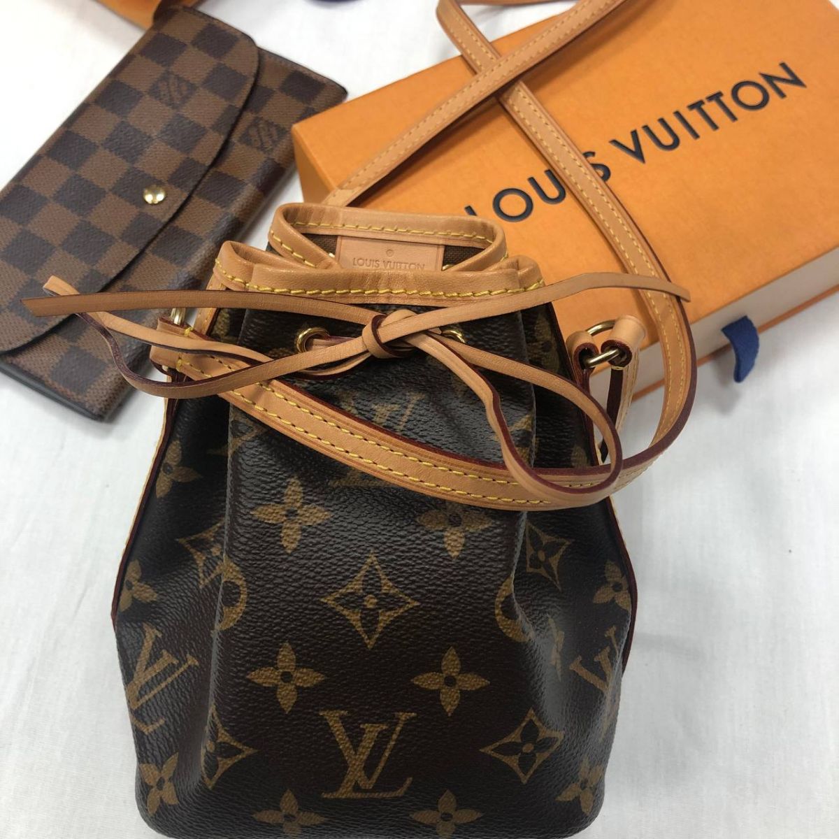 Сумочка LOUIS VUITTON цена 62 
620 руб