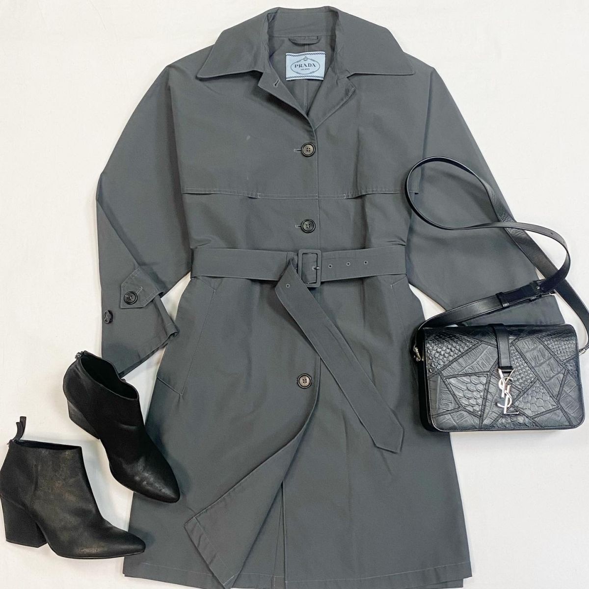 Тренч Prada размер 38 цена 23 078 руб Ботинки Max Mara размер 39.5 цена 10 770 рубСумка Ysl