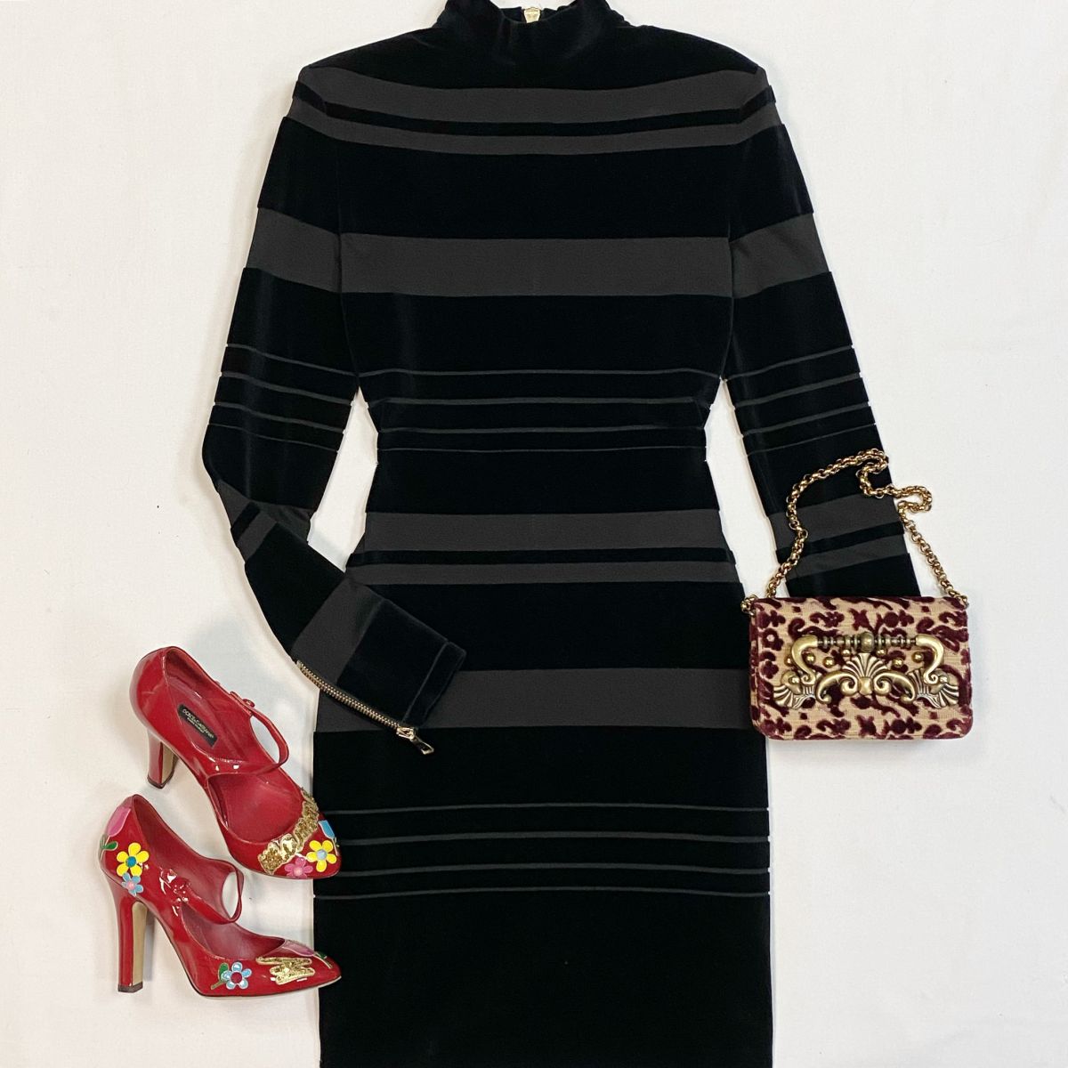 Платье /бархат/ Balmain размер 36 цена 23 078 рубТуфли Dolce Gabbana размер 37 цена 9 231 рубСумка Dolce Gabbana