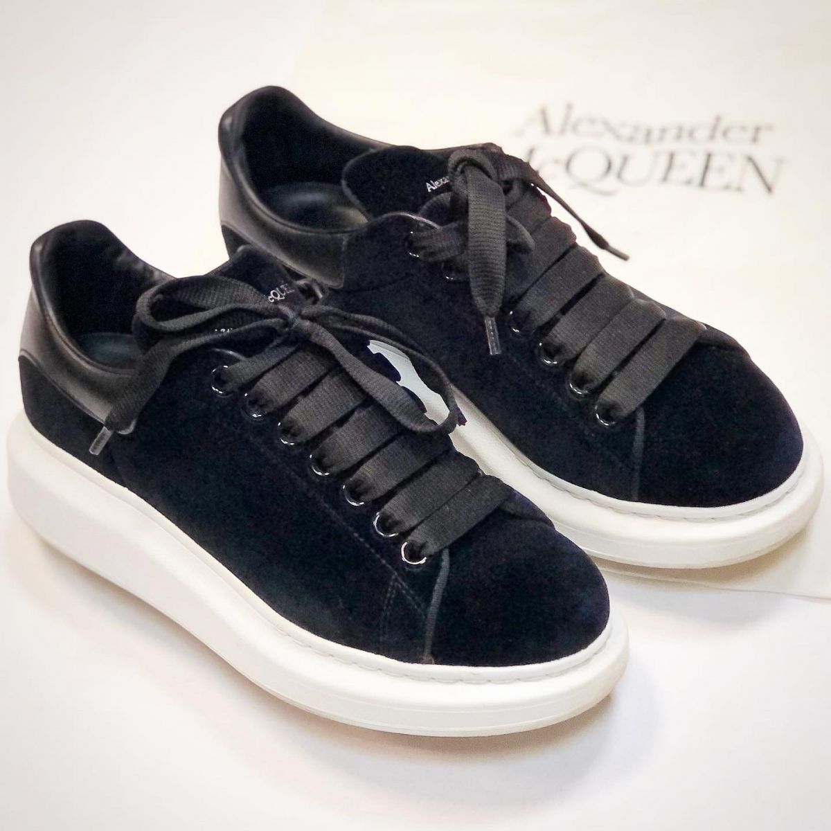 Кеды Alexander McQueen  размер 37.5 цена 15 385 руб 