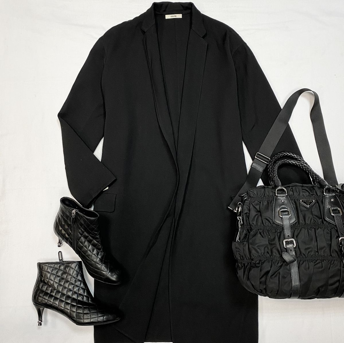 Пальто Celine размер 38 цена 15 385 руб Ботильоны Chanel размер 39.5 цена 15 385 руб Сумка Prada