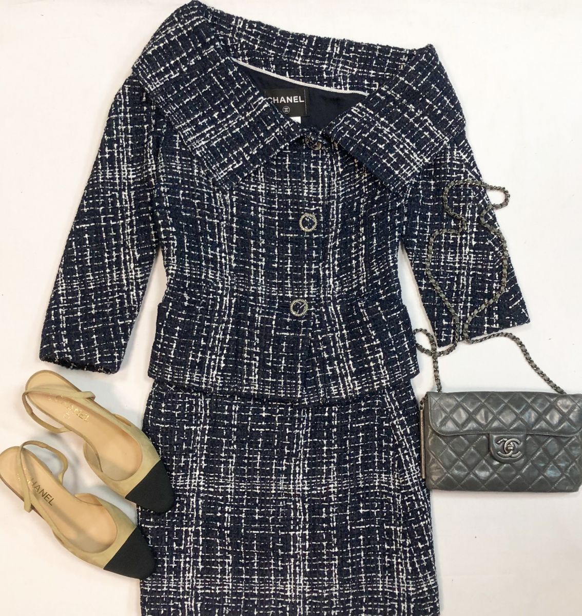 Костюм /твид / Chanel размер 36 цена 230 775 рубТуфли Chanel размер 39.5 цена 61 549 рубСумка Chanel