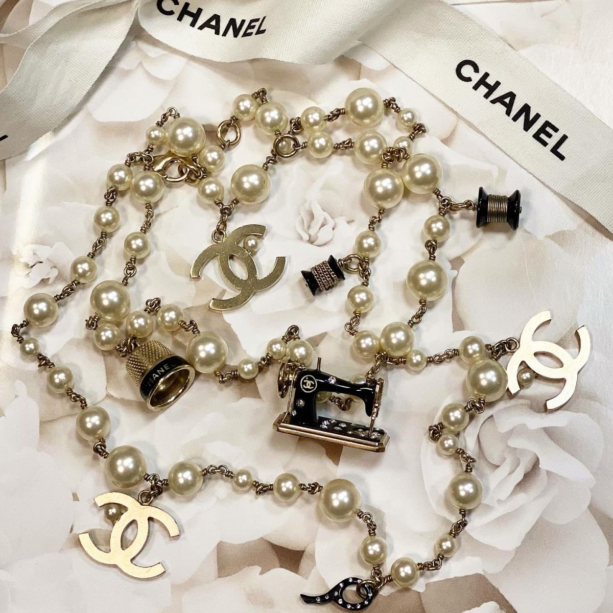 Бусы Chanel цена 76 925 руб 