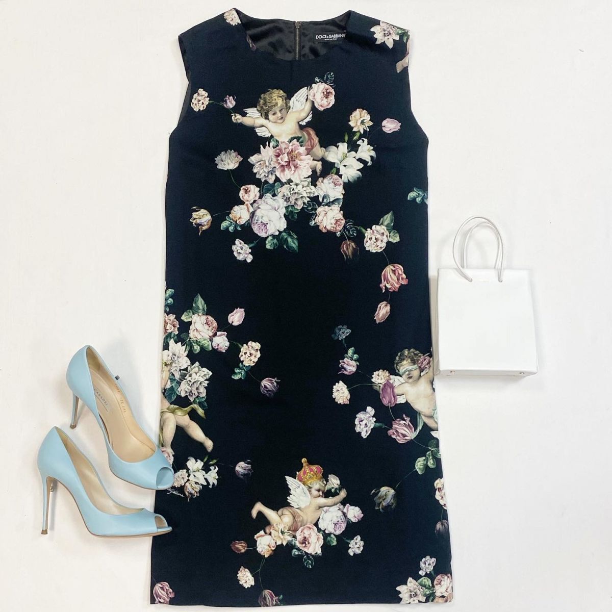 Платье Dolce Gabbana размер 48 цена 30 770 рубТуфли Casadei размер 37.5 цена 10 770 рубСумка Medea