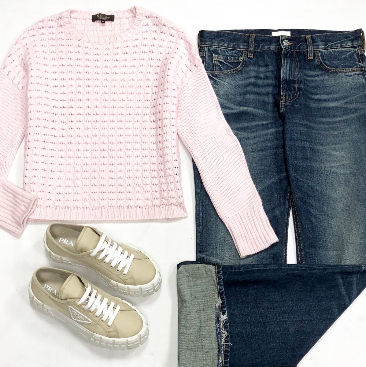 Кофта размер 42 цена 23 483 руб
Джинсы Haikure размер 30 цена 15 655 руб
Кеды Prada размер 40 цена 46 965 руб