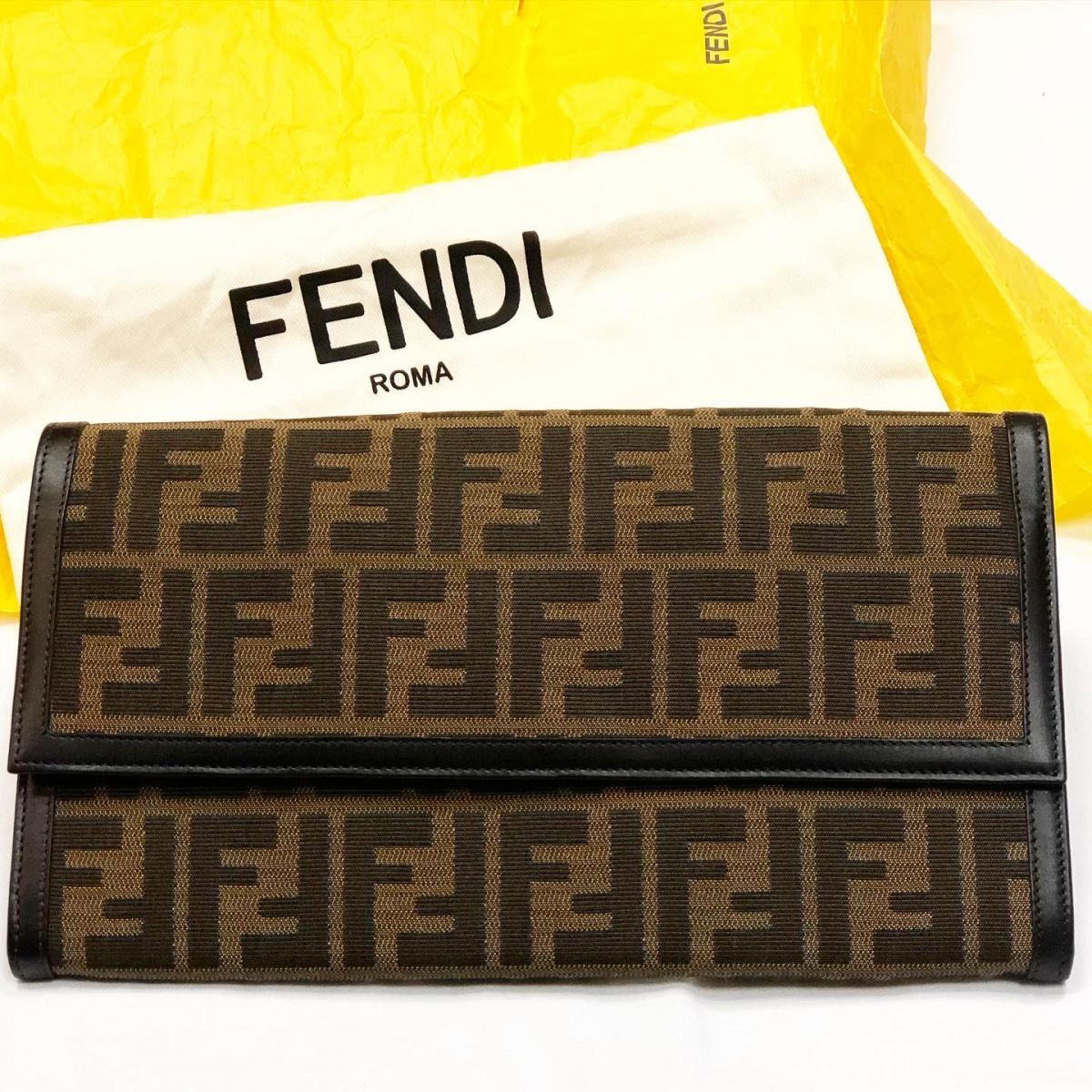 Клатч Fendi цена 15 385 руб 