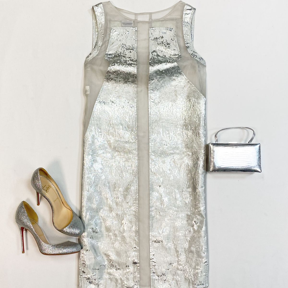Платье Аlberta Ferretti размер 40 цена 4 616 рубТуфли Louboutin размер 37.5 цена 12 308 рубСумка Calvin Klein