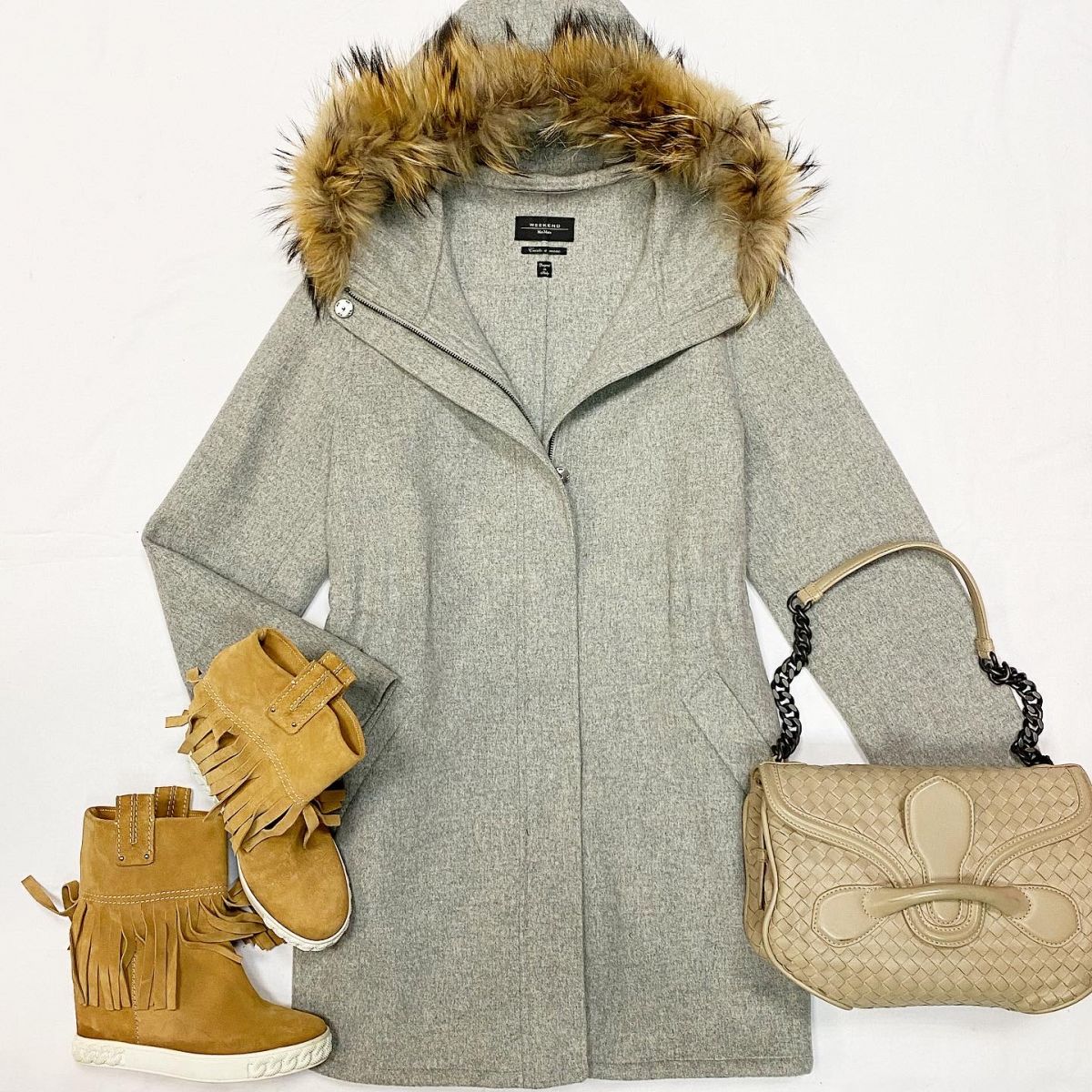 Пальто Weekend Max Mara размер 46 цена 46 155 руб Сапоги Casadei размер 37.5 цена 9 231 рубСумка Bottega Veneta