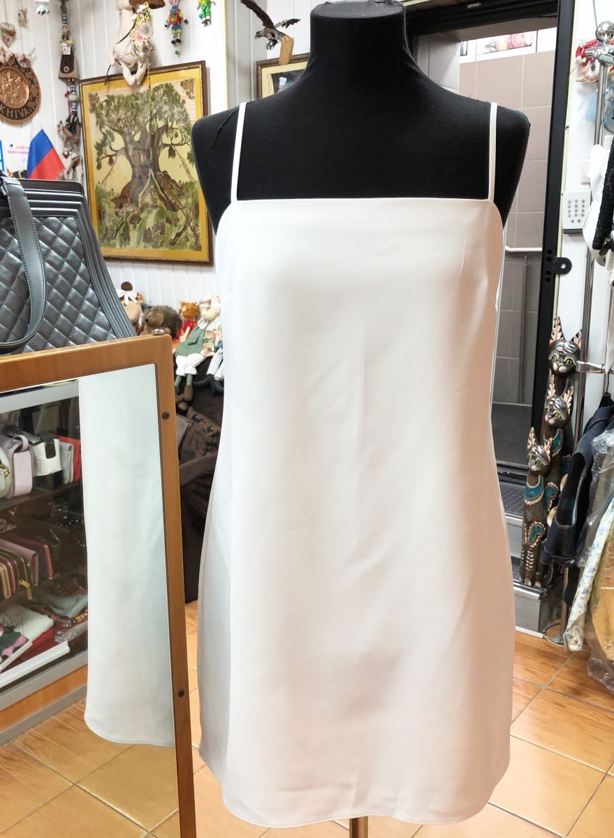 Платье 12 Storeez  размер M цена 4 697 руб
Туника Diane Von Furstenberg размер S цена  10 959 руб
Туника / шитье/ лен/ Emamo размер S цена 7 828 руб
Платье Philosophy размер 42 цена 9 393 руб