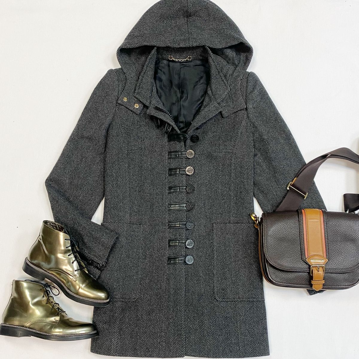 Пальто Gucci размер S цена 12 308 рубБотинки Jimmy Choo размер 36.5 цена 23 078 рубСумка Burberry