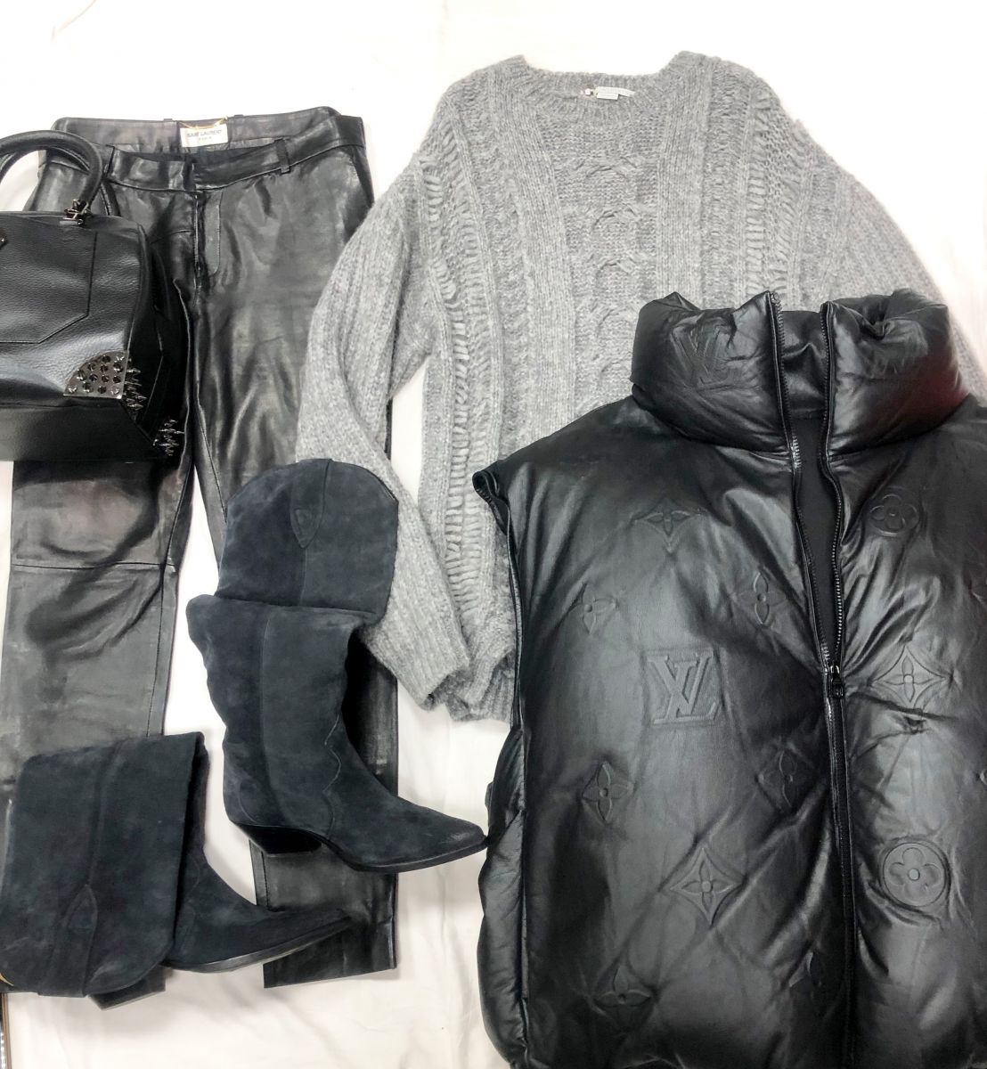 Ботфорты ISABEL MARANT размер 40 цена 23 483 ру
Жилет LOUIS VUITTON размер S /M/L цена 156 554 руб 
Свитер STELLA MCCRTNEY размер S 23 483 руб 
Брюки /кожа/ Saint Laurent размер S цена 39 138 руб 
Ботфорты ISABEL MARANT размер 40 цена 23 483 руб
