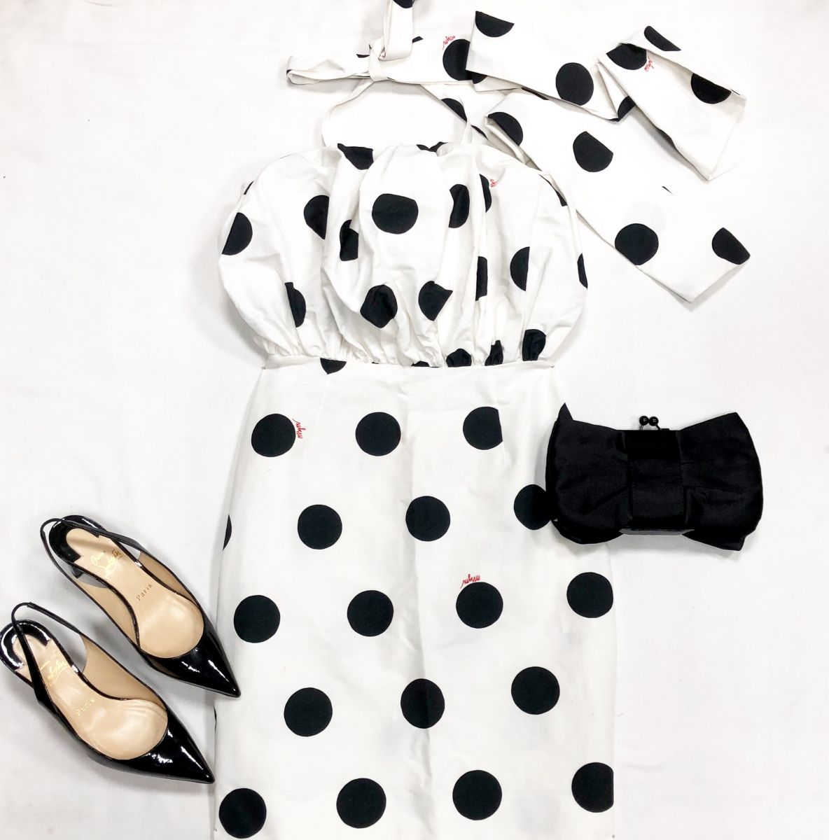 Платье MSGM размер 40 цена 7 693 рубТуфли LOUBOUTIN размер 37 цена 23 078 рубКлатч Moschino