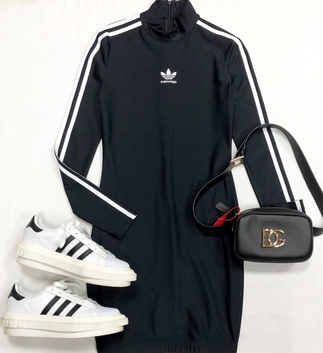 Платье Balenciaga/ Adidas размер 38 цена 31 310 руб
Кеды Adidas размер 40.5 цена 23 483 руб
Сумка Dolce Gabbana