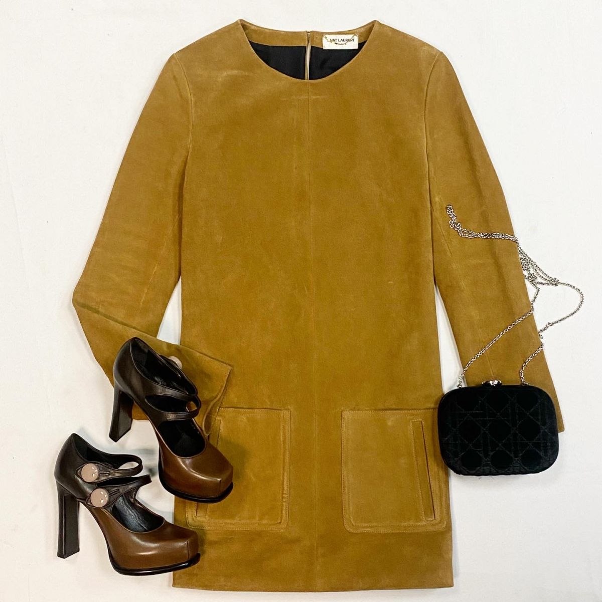 Платье/замша/ Saint Laurent размер 42 цена 30 770 рубТуфли Louis Vuitton размер 38 цена 12 308 рубКлатч Dior