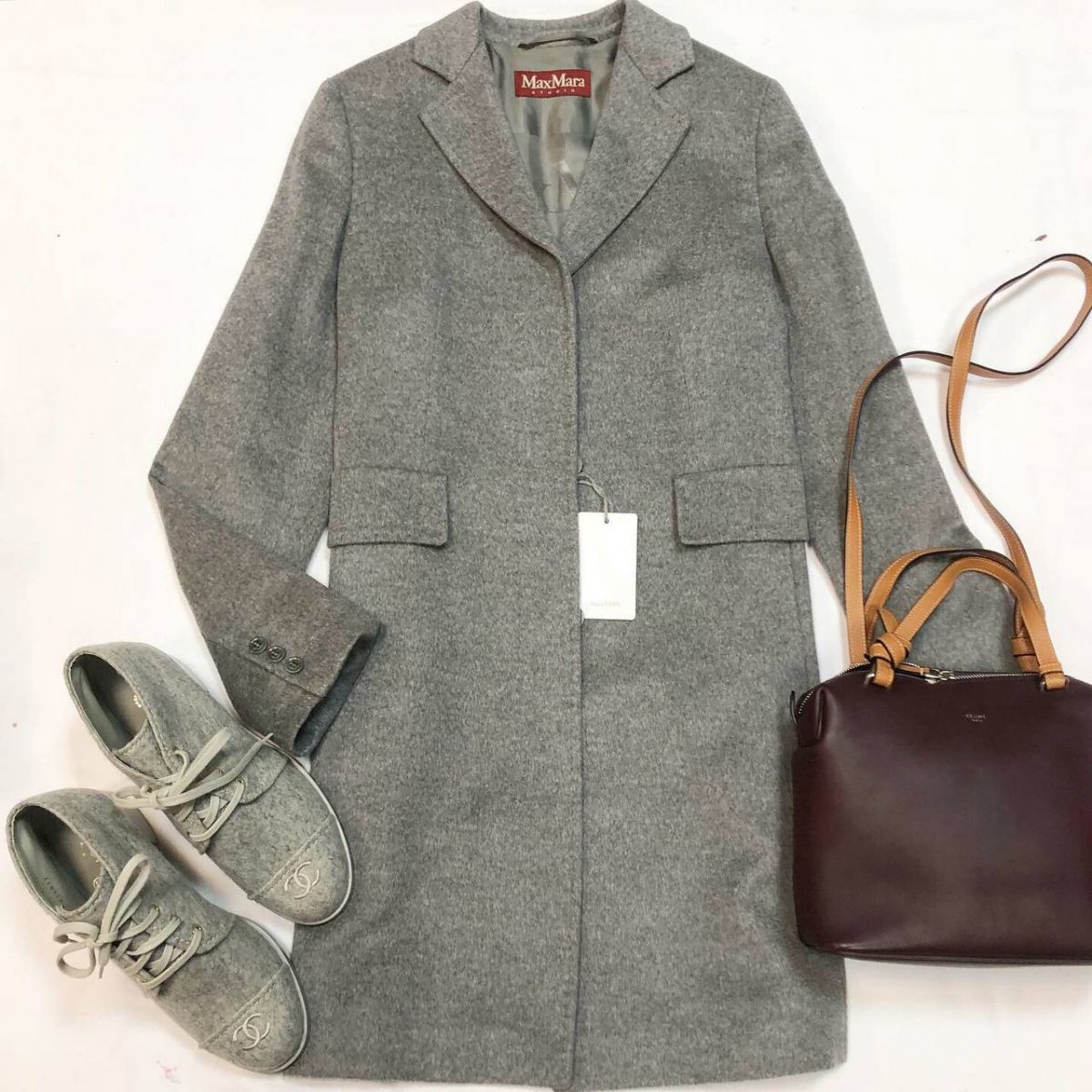 Пальто MAX MARA размер 36/40 цена 23 078 руб /с ценником/ 
Ботинки CHANEL размер 39.5 цена 30 770 руб 
Сумка CELINE