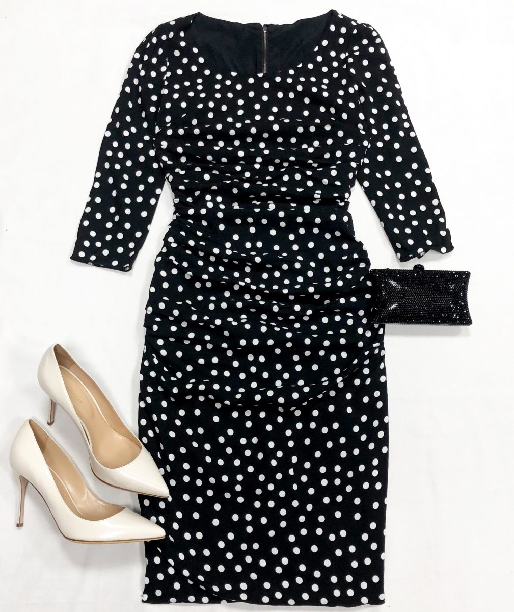 Платье Dolce Gabbana размер 40 цена 15 655 руб
Туфли Sergio Rossi размер 40 цена 15 655 руб
Клатч