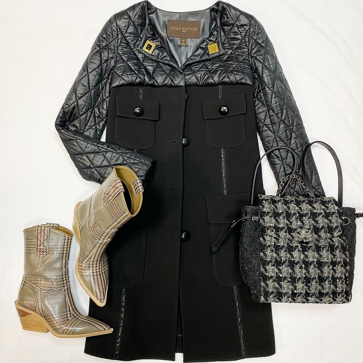 Пальто / отделка пух / Louis Vuitton размер 36 цена 61 540 рубКазаки Fendi размер 37 цена 23 078 руб Рюкзак Chanel