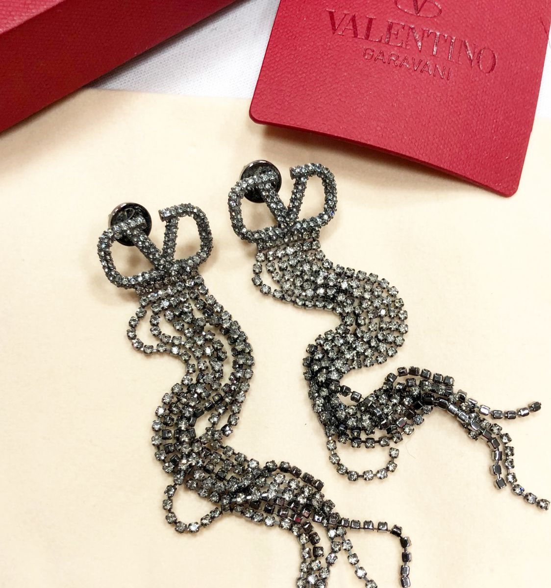 Серьги /камни/ Valentino цена 15 655 руб / в коробке/
