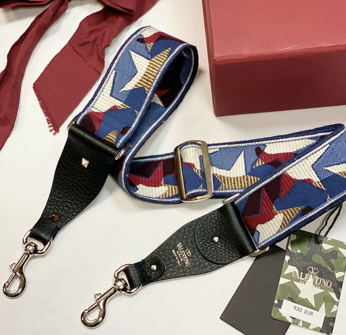
Ремень для сумки Valentino цена 23 078 руб / с ценником /