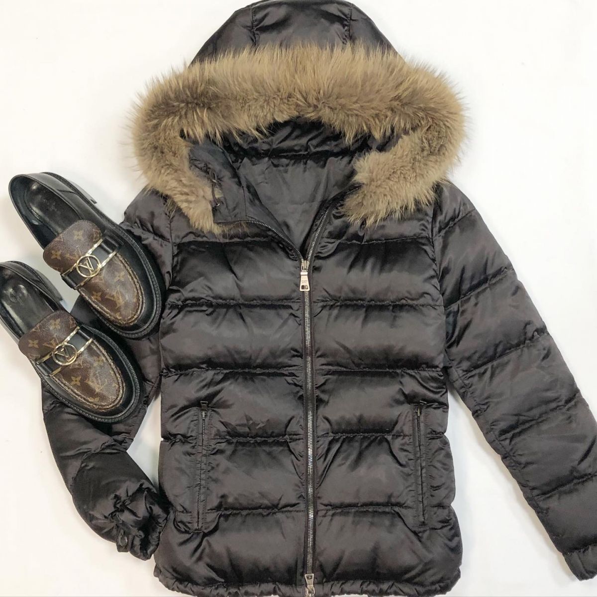 Куртка/отделка мех/ Prada размер 40 цена 23 078 рубЛоферы Louis Vuitton размер 41 цена 53 848 руб