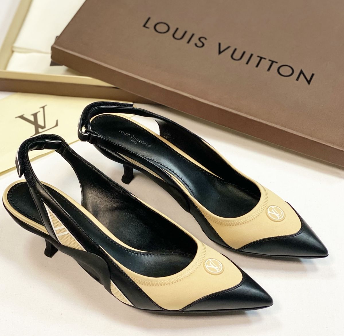 Туфли Louis Vuitton размер 40 цена 29 232 / новые /