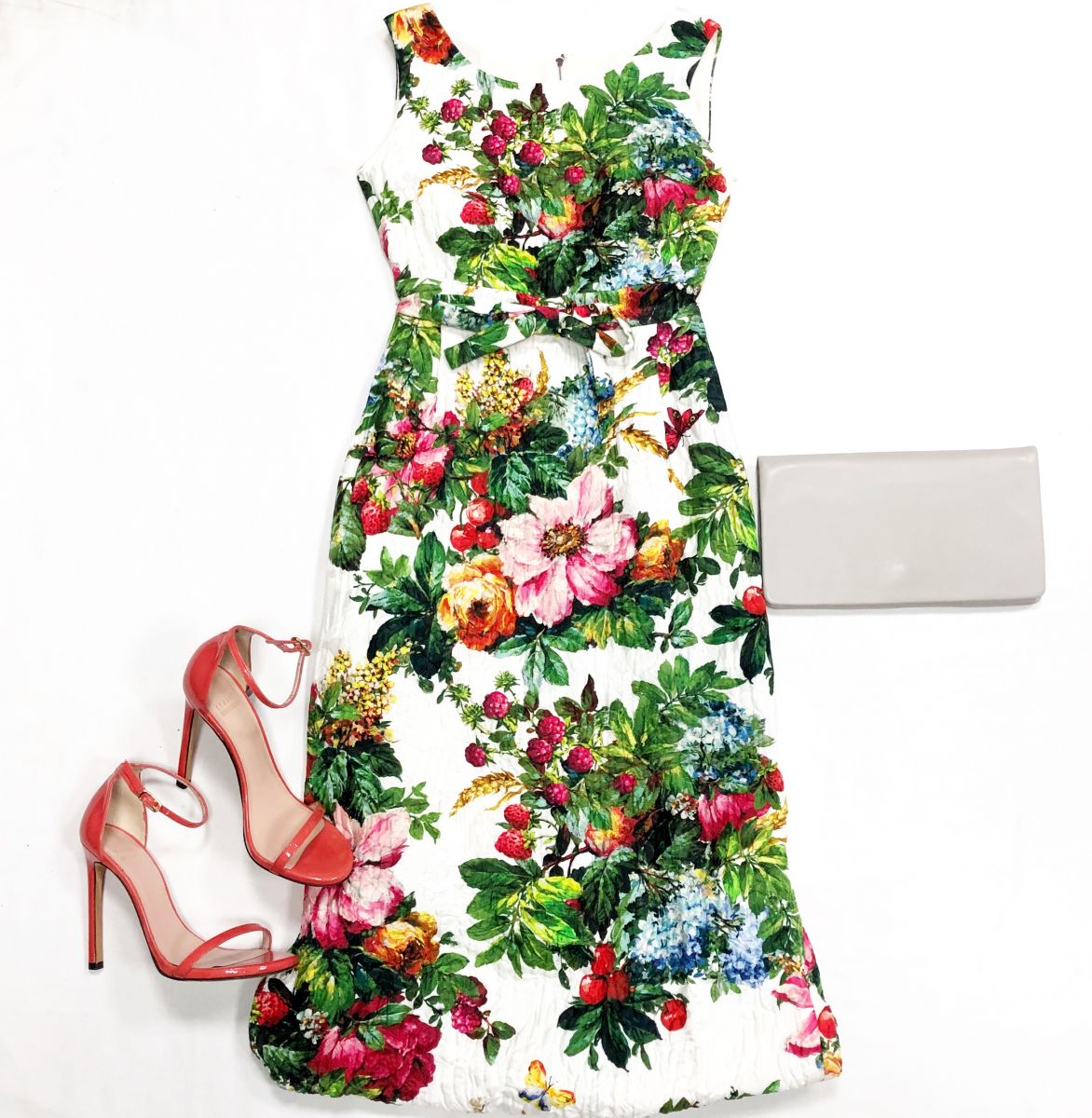 Платье Dolce Gabbana размер 38 цена 30 770 рубБосоножки Stuart Weitzman размер 36.5 цена 15 385 руб