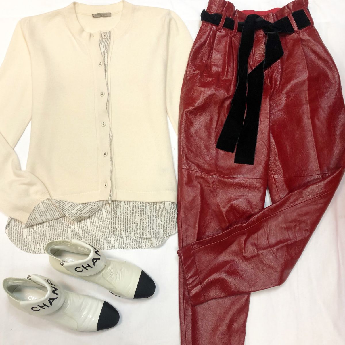 Кофта /кашемир/ BOTTEGA VENETA размер M цена 15 385 руб 
Брюки PHILOSOPHY размер 34/38 цена 15 385 руб 
Ботильоны Chanel размер 39.5 цена 61 540 руб