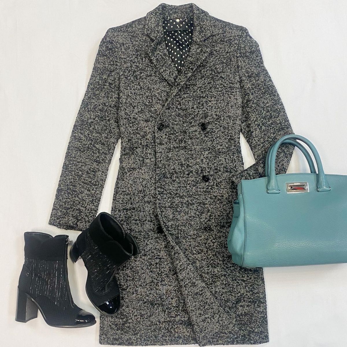 Пальто Gucci размер 38 цена 26 155 рубБотинки Chanel размер 38 цена 27 693 рубСумка Max Mara