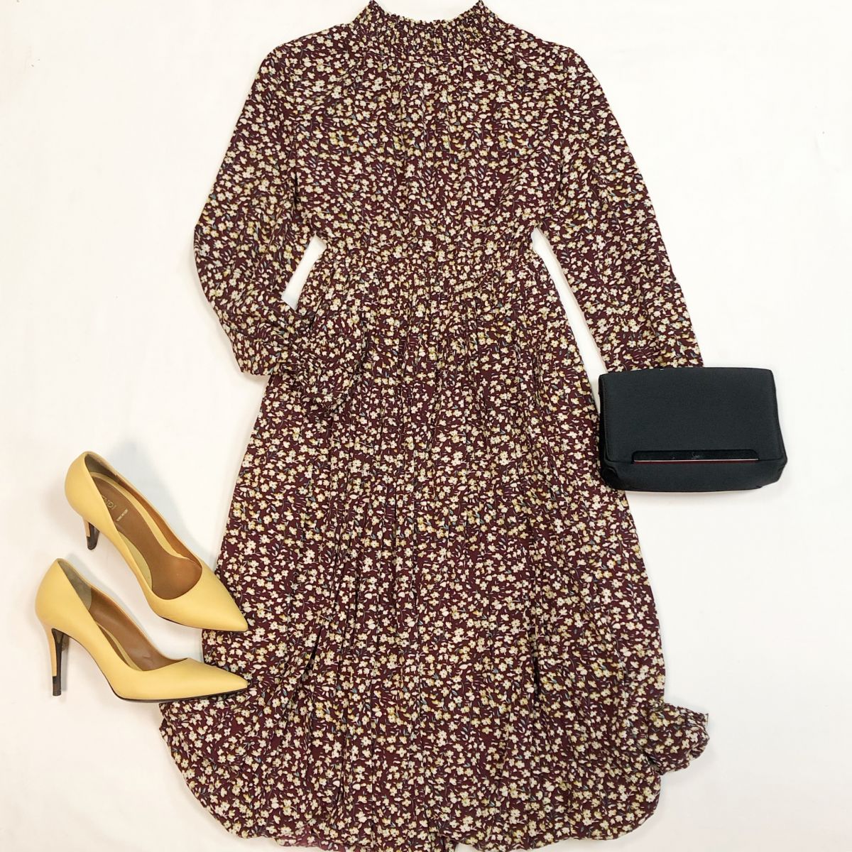 Платье Isabel Marant размер 40 цена 7 693 рубТуфли Fendi размер 39 цена 15 385 рубКлатч Louboutin