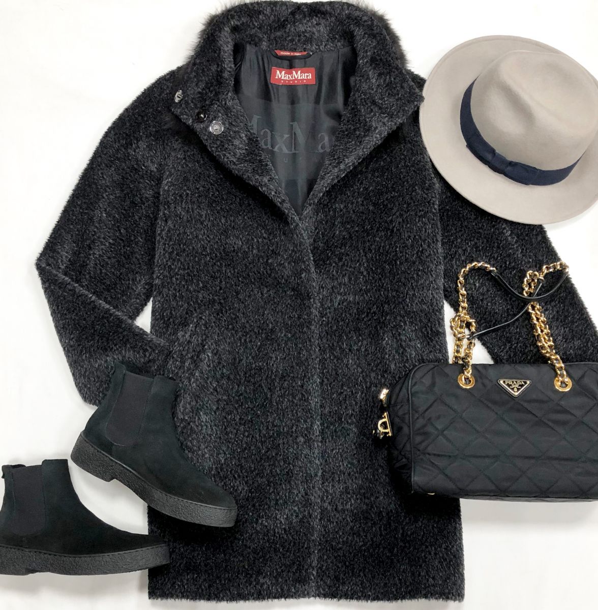 Пальто Max Mara размер 40 цена 23 463 руб
Ботинки размер 38 цена 15 655 руб
Сумка Prada