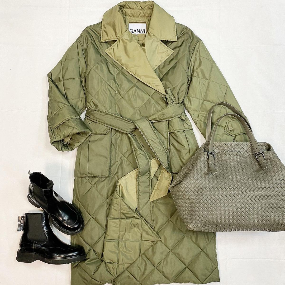 Пальто Ganni размер S-M цена 30 770 руб Ботинки Off White размер 38 цена 30 770 руб Сумка Bottega Veneta