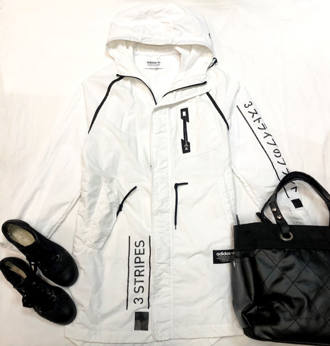 Парка Adidas размер S цена 3 847 руб 
Кеды Chanel размер 38 цена 7
693 руб 
Сумка Chanel
