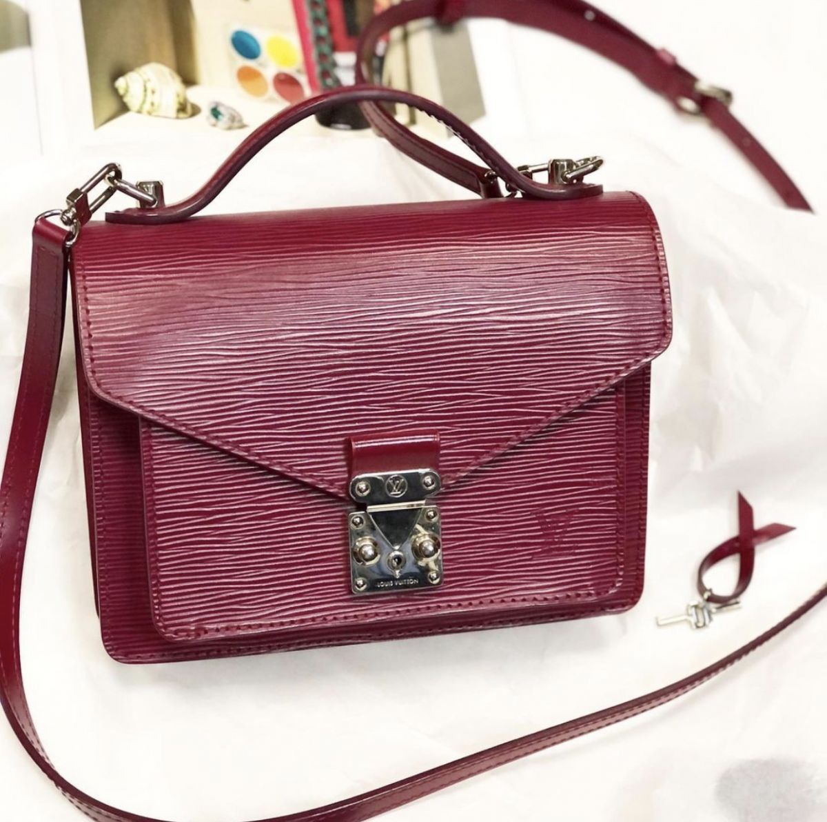 Сумочка LOUISVUITTON размер 19/16 цена 27 693 руб
